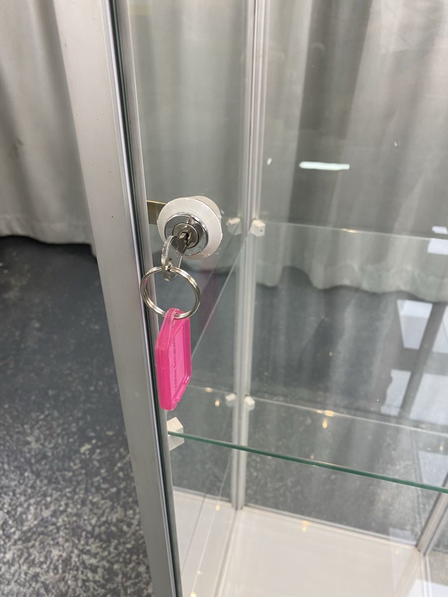 Vetrine: Glasvitrine beleuchtet – Usato da Hägglingen venduto da Karin0802 2
